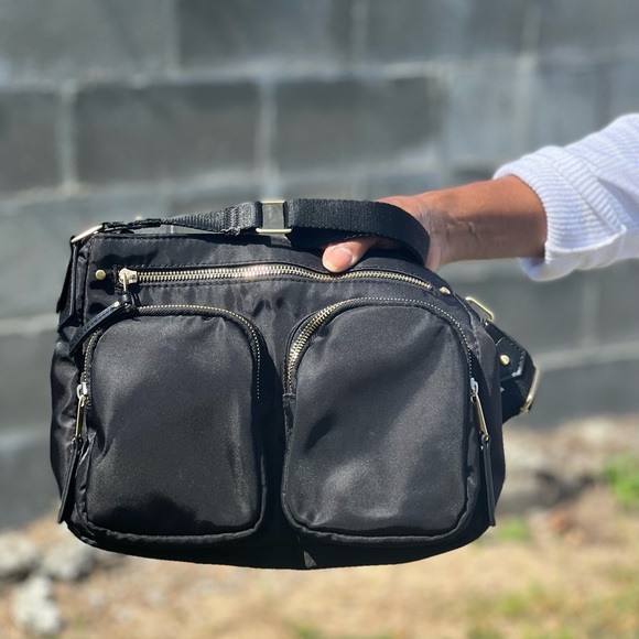 COMPACT UTILITY Shoulder Bag - Picture 2 of 5